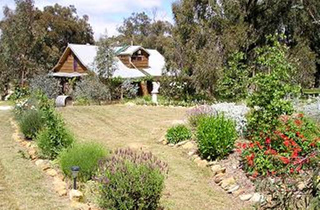 Moonbeam Cottages & Rainbow Cafe Moonambel Экстерьер фото